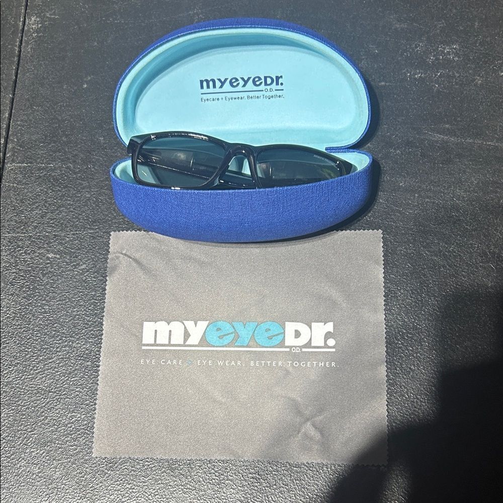 (NEW) Marc Hunter Black Sunglasses with Hard Case and Cloth
